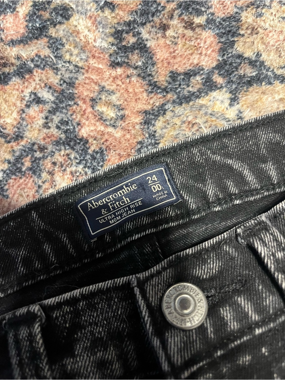 Abercrombie & Fitch Black Washed High-Rise Ankle Zip Jeans - Picture 6 of 8